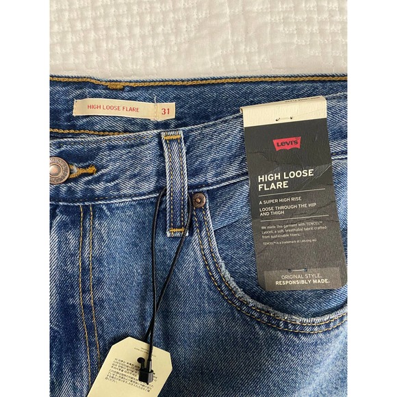 NWT Levi's Premium High Loose Flare Jeans in Take Notes Medium Blue Wash - Picture 5 of 9